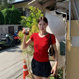 女式衬衫;女式针织衫;连衣裙