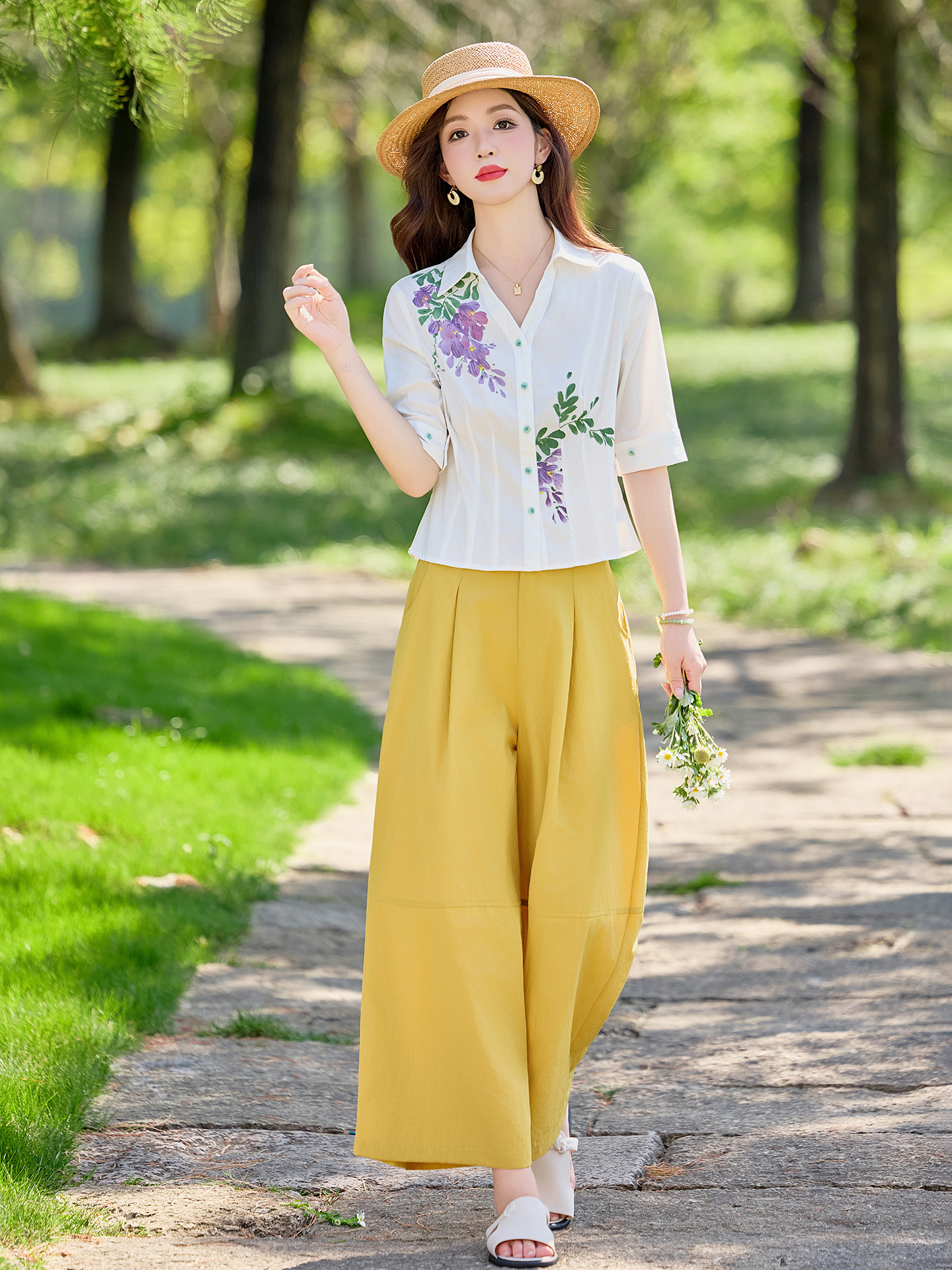 Bộ vest nữ hai mảnh áo sơ mi in họa tiết kết hợp quần ống suông cạp cao — Màu ảnh