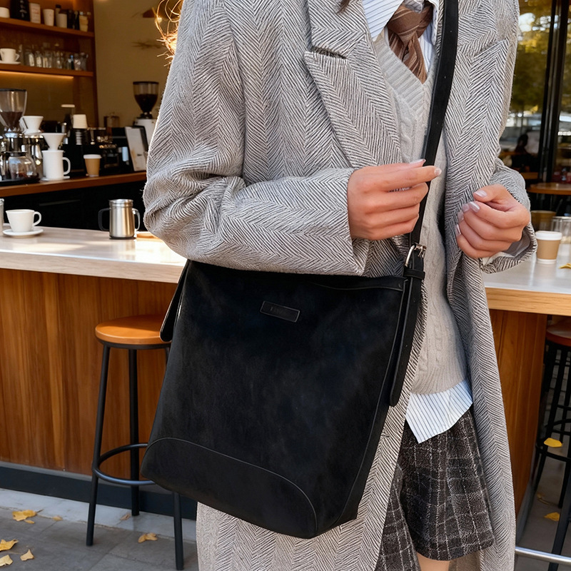 2025 nuevo bolso de brazo de viaje universal bolso de viaje de viaje de mujer simple retro mochila de hombro bolso de cubo