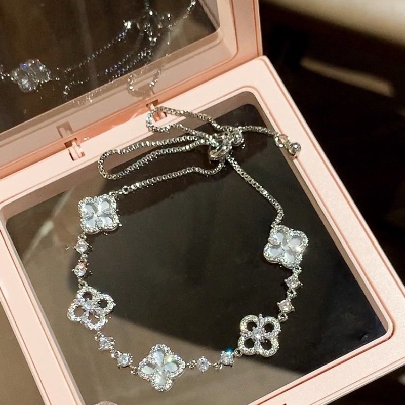 South Korea four-petal zircon flower bracelet light luxury high-grade temperament adjustable bracelet new bracelet for women