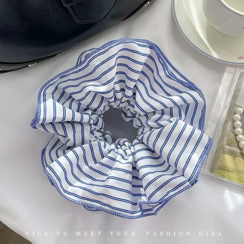 이중층 파란색과 흰색 줄무늬