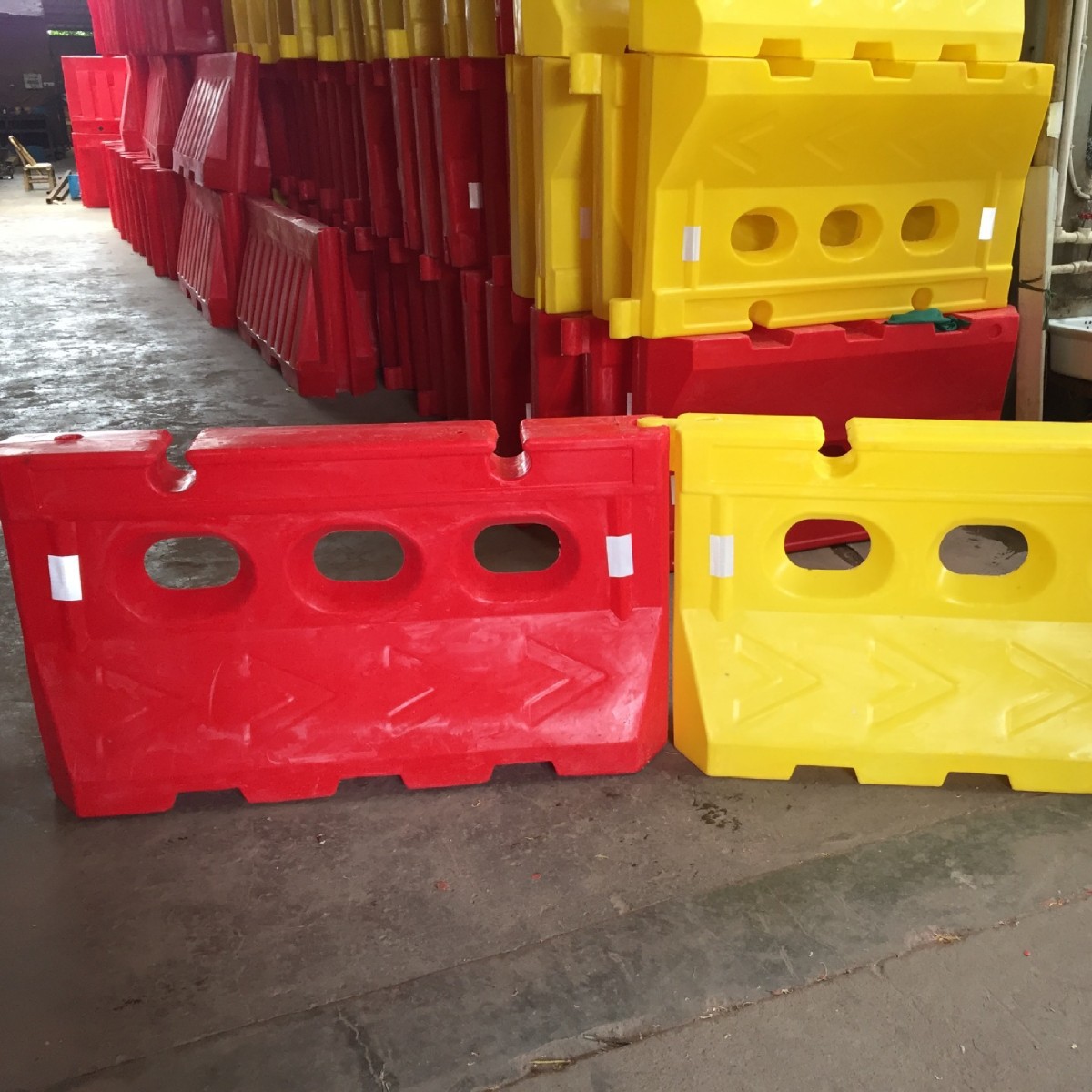 滚塑水马三孔水马厂家直销亚马逊速卖