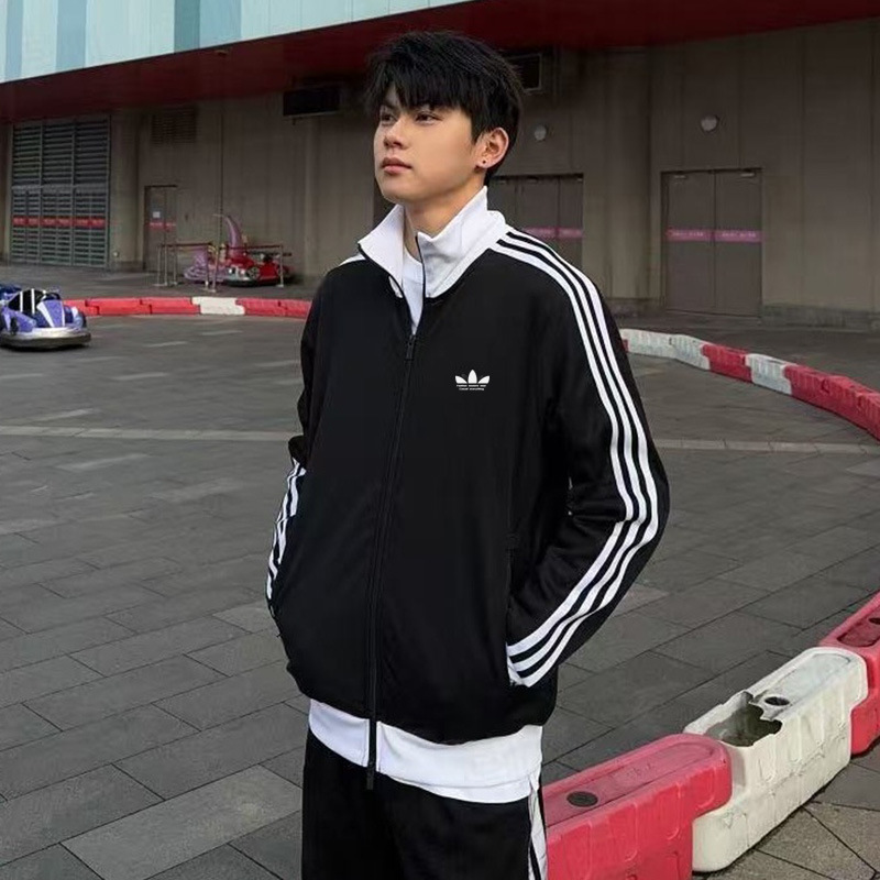 High-Quality Embroidered Three-Stripe Stand-Collar Cardigan Sweatshirt Jacket for Men and Women, Couple's Jacket, Spring and Autumn Style, Clover Design High-Quality Embroidered Three-Stripe Stand-Collar Cardigan Sweatshirt Jacket for Men and Women, Couple's Jacket, Spring and Autumn Style, Clover Design