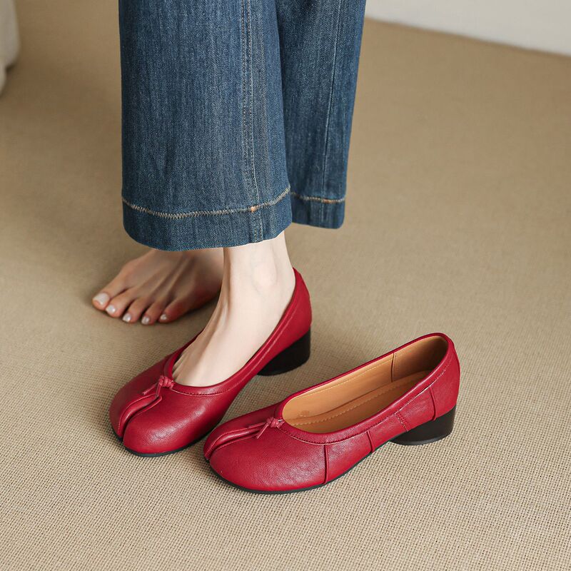 Weiwei Girl 127 Red Pig's Hoof Split-Toe Shoes for Women, Chunky Heel Ruched Ballet Shoes, Mid-Heel Shallow Soft Leather Pumps