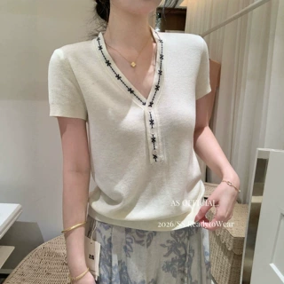 2026早秋新款V领刺绣针织衫短袖修身显瘦设计感温柔甜美气质百搭