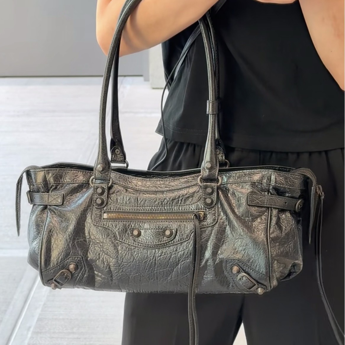 Bajia East-West Studded Biker Shoulder Bag For Women - Retro Commuter Large Capacity Handbag - Thumbnail 4