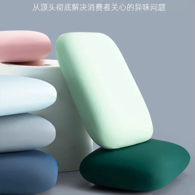 Silk pillow at lunchtime for sleep for students