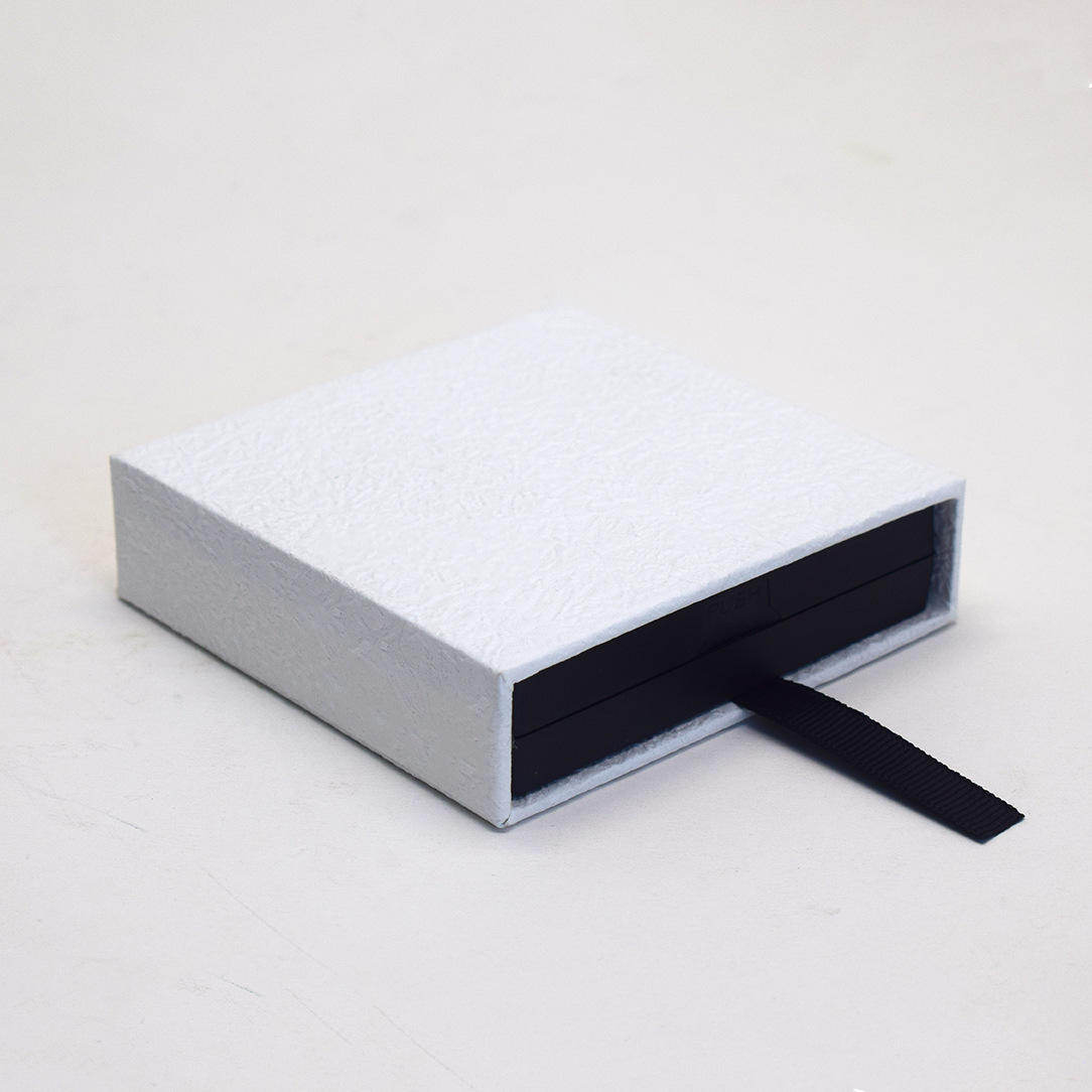 Hand knead white (with black inner box);7*7*2CM