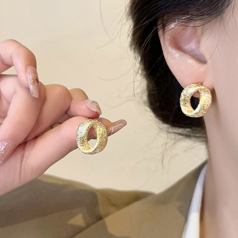 Pendientes de metal de alta gama, diseño minimalista y moderno, para mujer 2024, suministro al por mayor