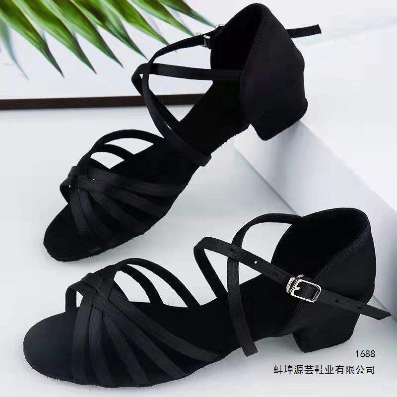 Latin Dance Shoes for Children and Girls, Performance and Practice Dance Shoes with Medium Heels and Soft Soles, Suitable for All Seasons, in Stock