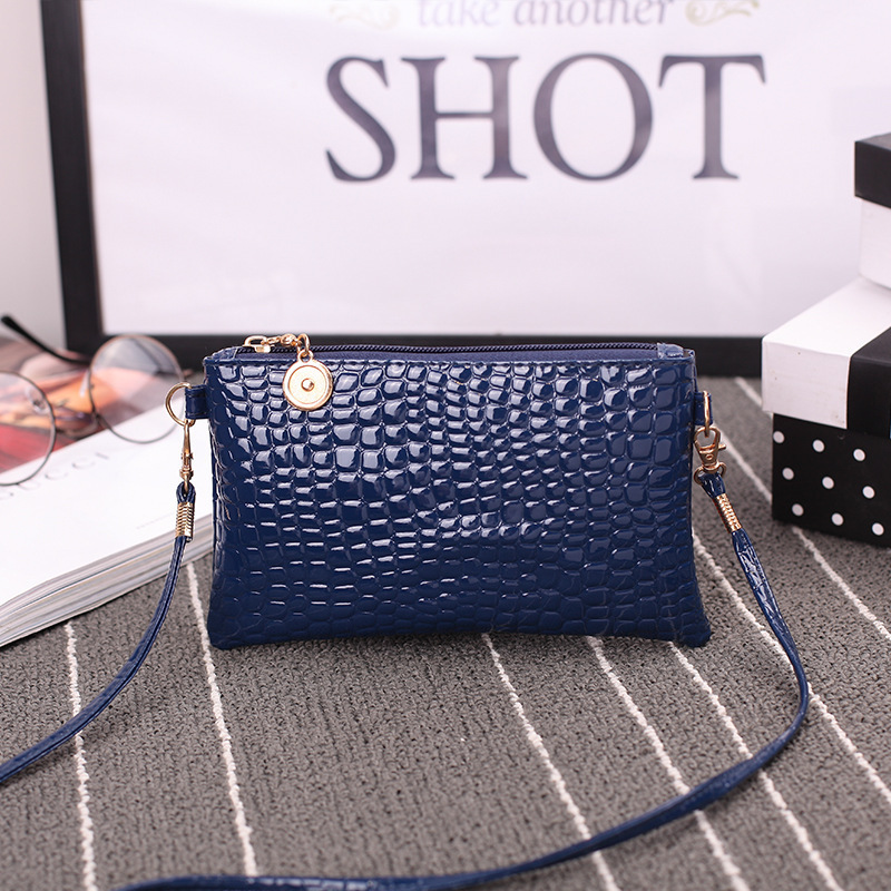 Una bolsa de mujer, bolso de moda 2024 bolso de hombro de mujer, bolso de tela de cocodrilo, bolso de cambio de teléfono móvil