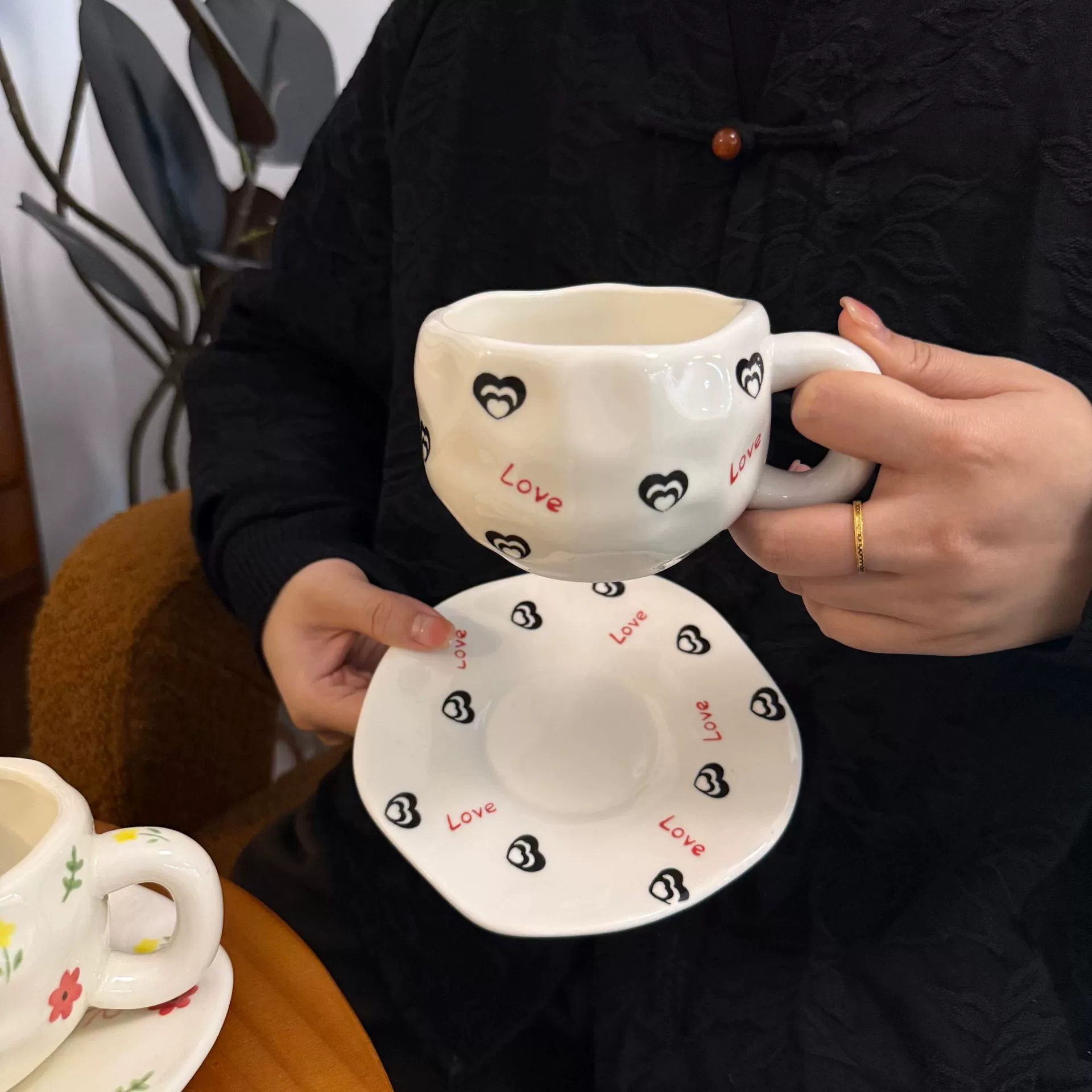 Ceramic coffee cup set INS Japanese retro, hand-painted irregular saucer, vintage style