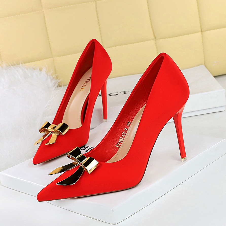 18249-K68 Fashion Sexy Pointed Toe High Heels Metal Bowknot Stiletto Single Women Satin Shallow Mouth Women's Shoes_vogvips.com
