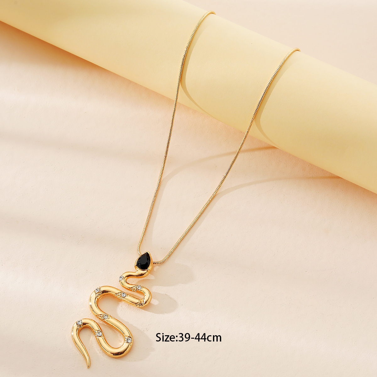 Fashion Snake Alloy Chain Pendant Necklace