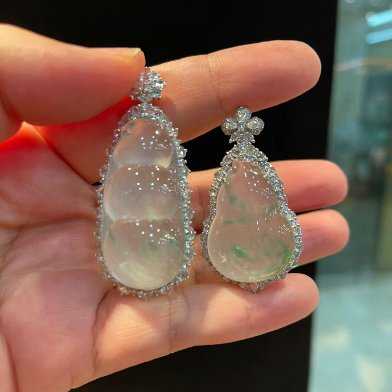冰种飘花葫芦翡翠吊坠缅甸天然a货正品冰透阳绿福豆玉坠项链女款