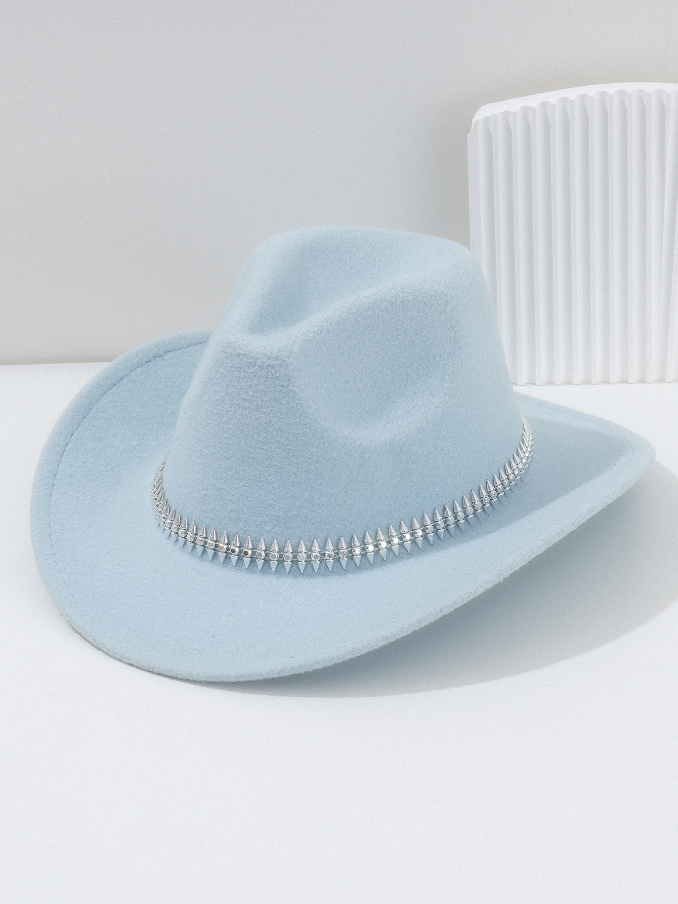 Cappello da cowboy bianco in feltro per donna con borchie spina_voghion.com