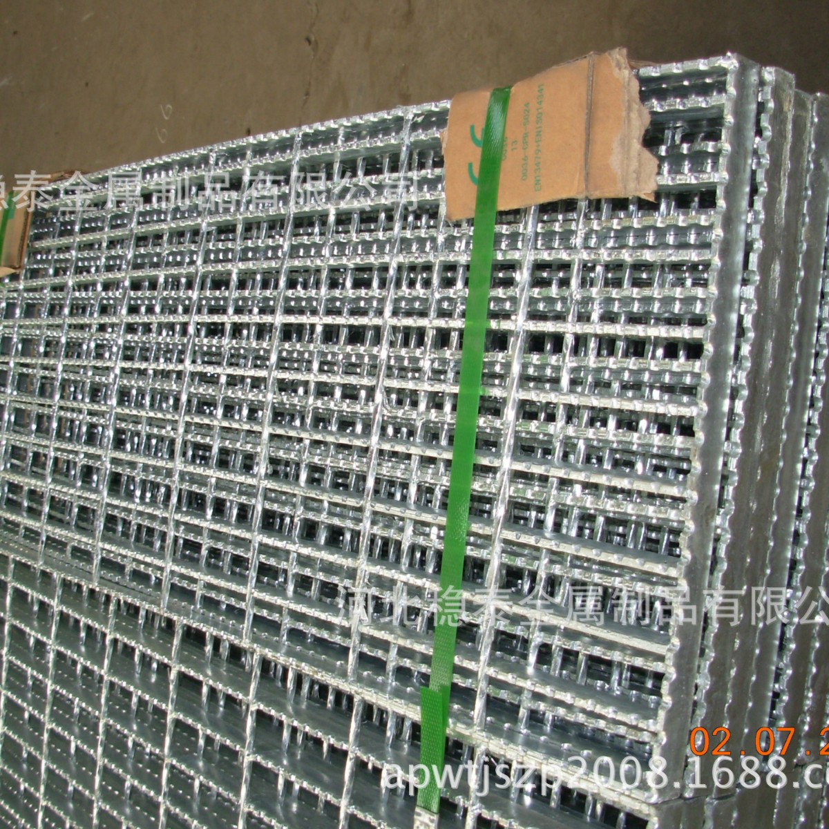 厂家生产钢格板，严格遵循国家执行标准YB/T4001.1-2007