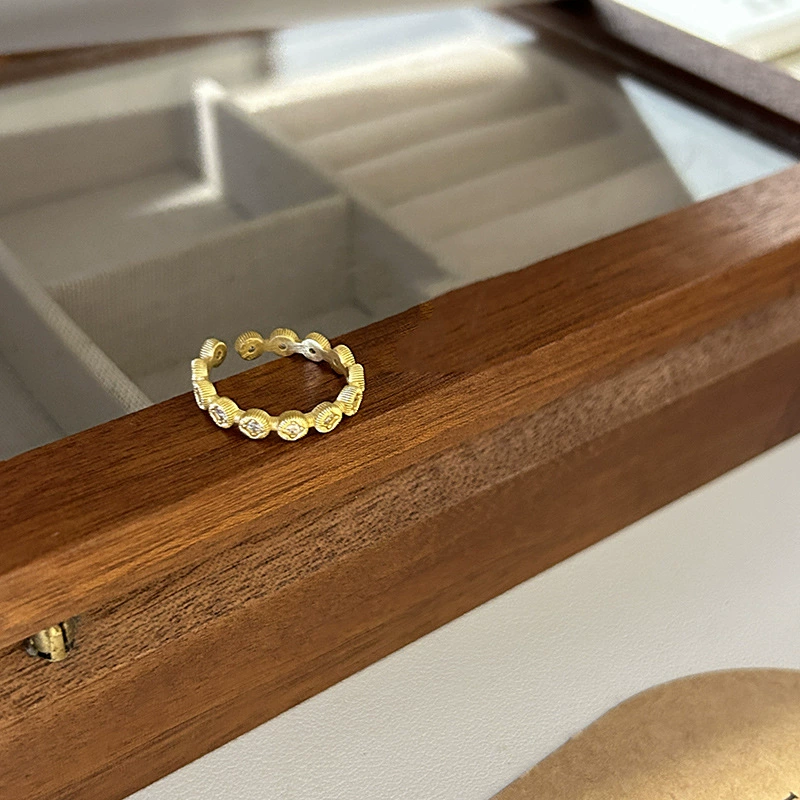 Ring Universal zirconium, diamond-encrusted, light-luxury style
