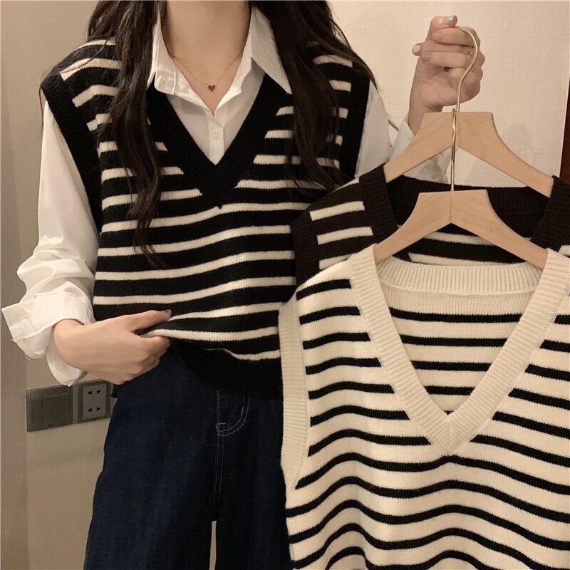 Black and white striped collar vest layered with a vest and knit top, women's early autumn 2026 new loose-fitting short top