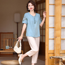 妈妈夏装气质套装洋气中年妇女洋气绣花t恤中老年棉麻复古两件套