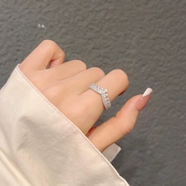 戒指;项链;耳钉