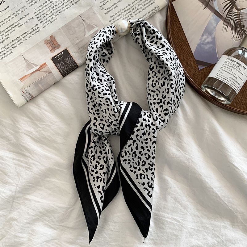 Bufandas de seda de alta calidad primavera y verano estilo europeo y americano patrón de impresión multipropósito seda simulada decoración bufandas de seda cinturón de pelo