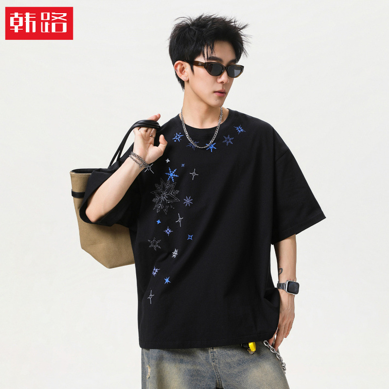 Simple Texture Snowflake Print Short-Sleeved T-Shirt for Men, Summer Style, Pure Cotton, Breathable, Loose, Trendy Brand Casual Half-Sleeved T-Shirt Q Simple Texture Snowflake Print Short-Sleeved T-Shirt for Men, Summer Style, Pure Cotton, Breathable, Loose, Trendy Brand Casual Half-Sleeved T-Shirt Q
