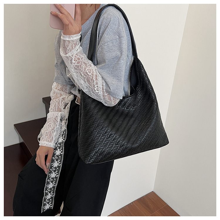 Casual design, stylish, large-capacity single-shoulder 2025, fashionable and trendy woven commuting, simple and retro tote underarm bag undefined