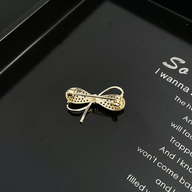 Elegant Simple Style Bow Knot Copper Inlay Zircon Women's Brooches display picture 8