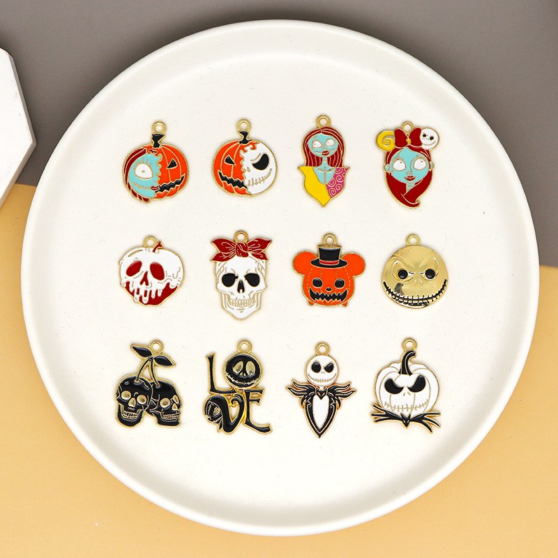 25g Weight Pendant Jewelry Making Type 16*30mm, 19 * 21mm, 20 * 23mm Jewelry Making Size DIY Jewelry Accessories Classification 10 PCS/Package Quantity Alloy Material Halloween Festival Pumpkin, Bow Knot, Skull Pattern Enamel Design Cool Style, IG Style Style 10 PCS/Package 16*30mm 19 * 21mm 20 * 23mm Alloy Pumpkin Bow Knot Skull Pendant 1