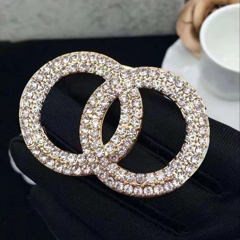 Brillo de alta calidad de fragancia con diamante de doble letra personalidad masculina y femenina accesorios de aleación de collar
