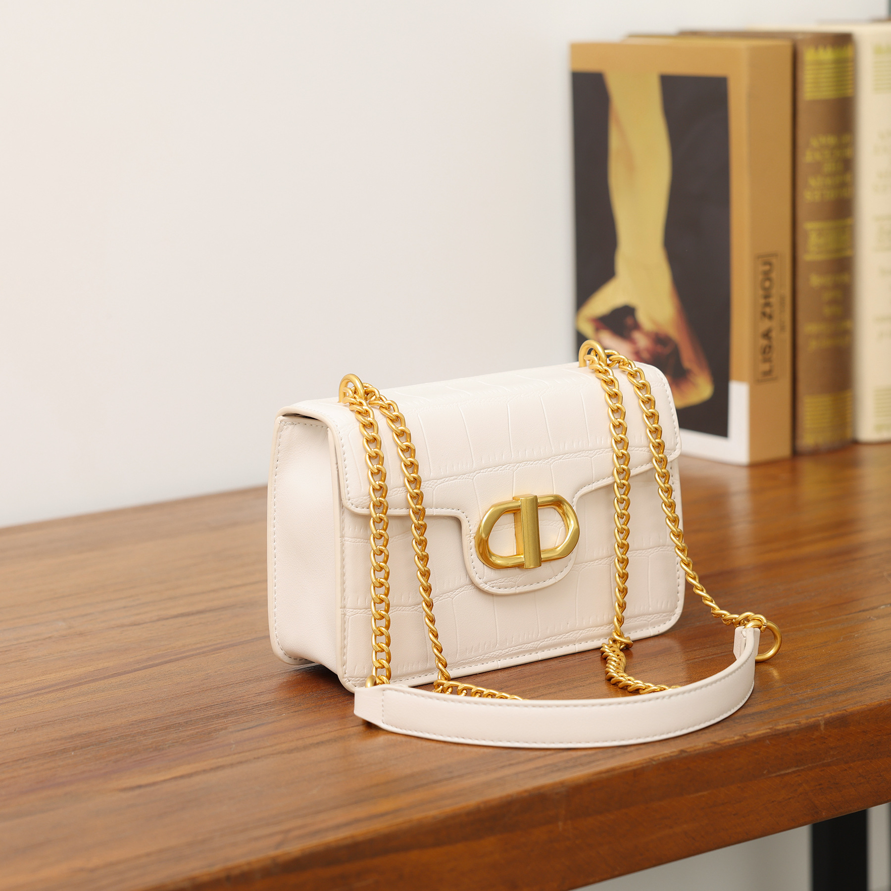 時尚女包批發2024夏季新款簡約通勤鏈條包百搭洋氣單肩斜挎小方包