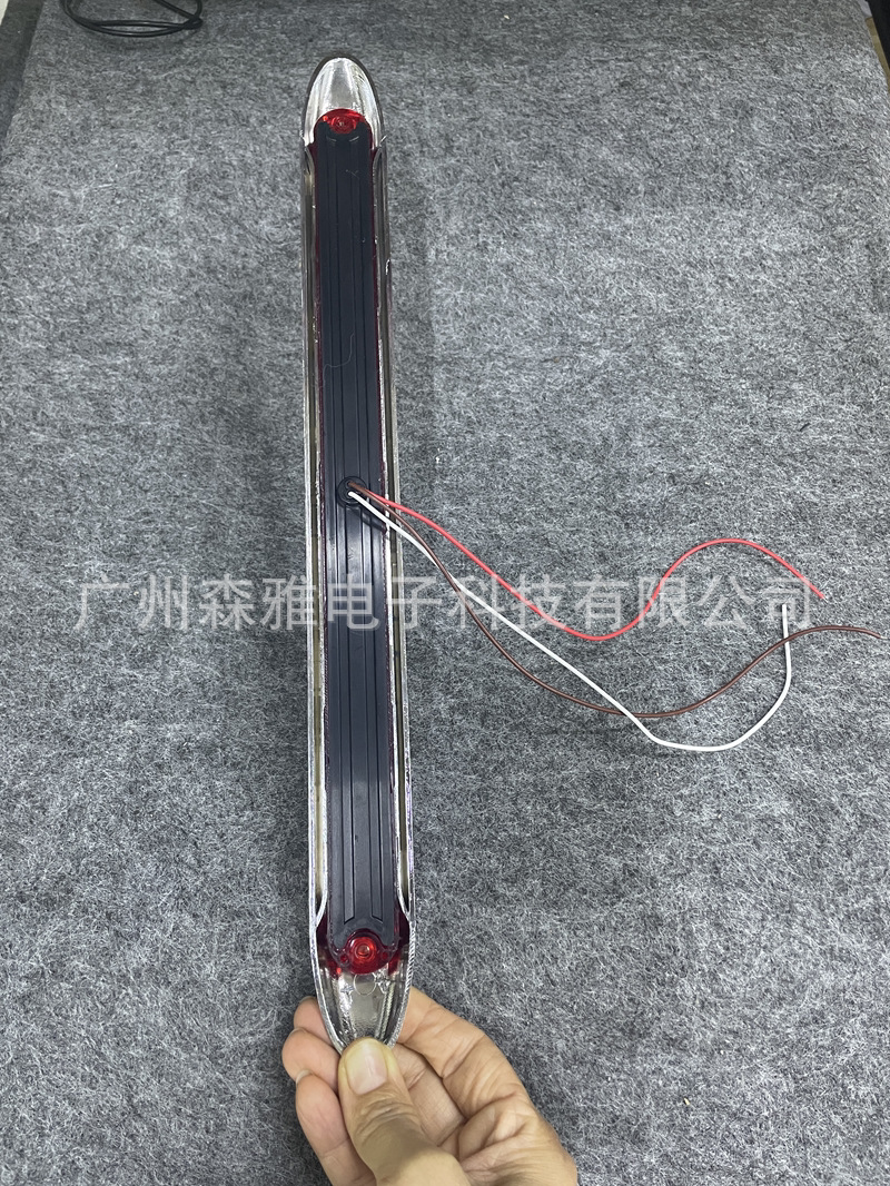 Universal Model 42cm Long High-Brightness Brake Light for Cars, 12-24V, Suitable for Trucks and Buses, Rear Tail Light