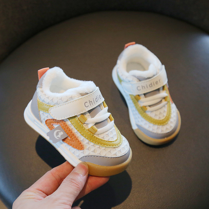 Nuevos zapatos de tablero para niños dos zapatos de algodón forrados de lana para niños zapatos deportivos para niños pequeños zapatos de algodón para niños forrados de lana para niñas