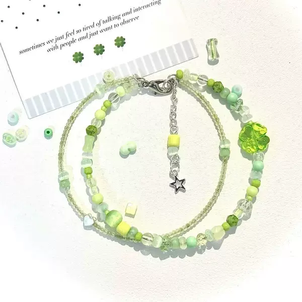 Spring Green Double-Layer Four-Leaf Clover Bracelet for Women, Accessible Luxury Elegant, Ins Niche Bestie Bracelet, Pastoral Style Student Gift