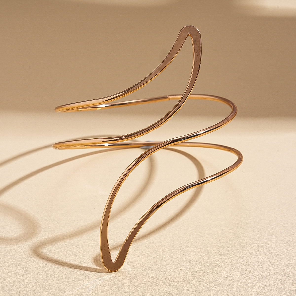Europa y los Estados Unidos metal línea irregular de hoja hueco brazalete de apertura nicho transfronterizo de alta sensación joyería para mujeres image 7