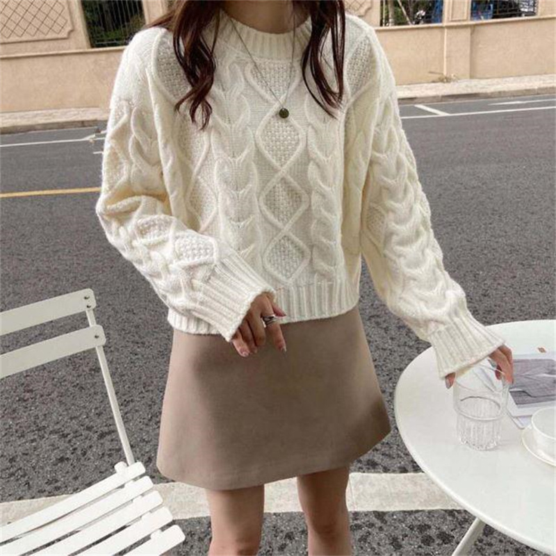 thumbnail image 3 of Suéter de punto de lana gruesa con giro de color sólido corto y cuello redondo nuevo de estilo coreano perezoso suave para otoño e invierno para mujer, 3 of 5