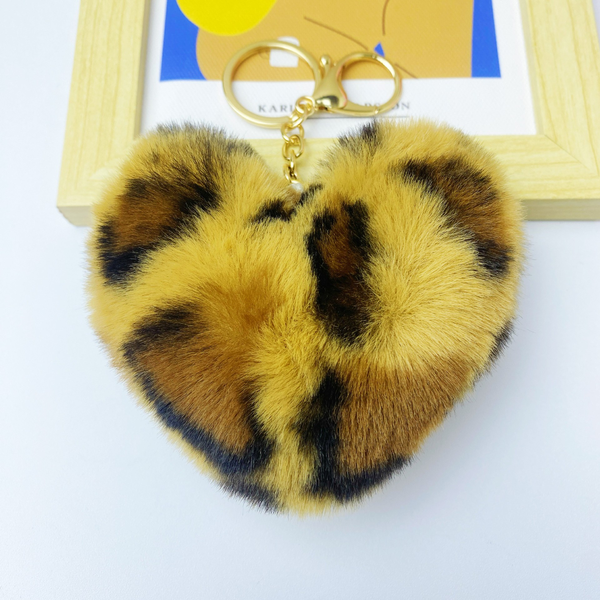 愛の毛玉キーホルダー、イミテーションウサギ毛桃型ぬいぐるみペンダント、カップル、車、バッグの飾り、ギフト、卸売、手作り