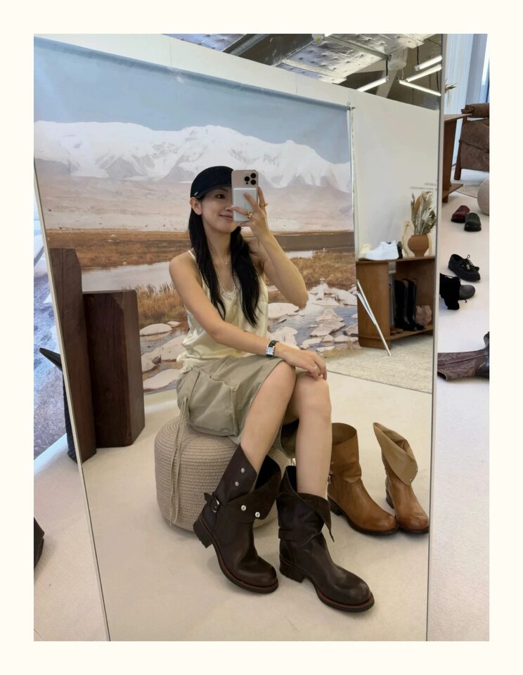 Bốt cổ ngắn da bò mũi tròn khóa cài gập gấu hai kiểu đi, gót thô — Màu nâu cà phê, Màu nâu nhạt chi tiết 6