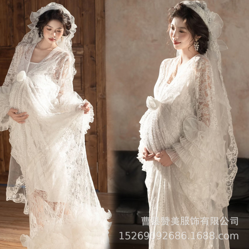 New Style Maternity Photo Shoot Clothing from the Photo Studio: French-Style Pure Desire Lace Dress for a Beautiful and Atmospheric Photoshoot with a Belly Photo