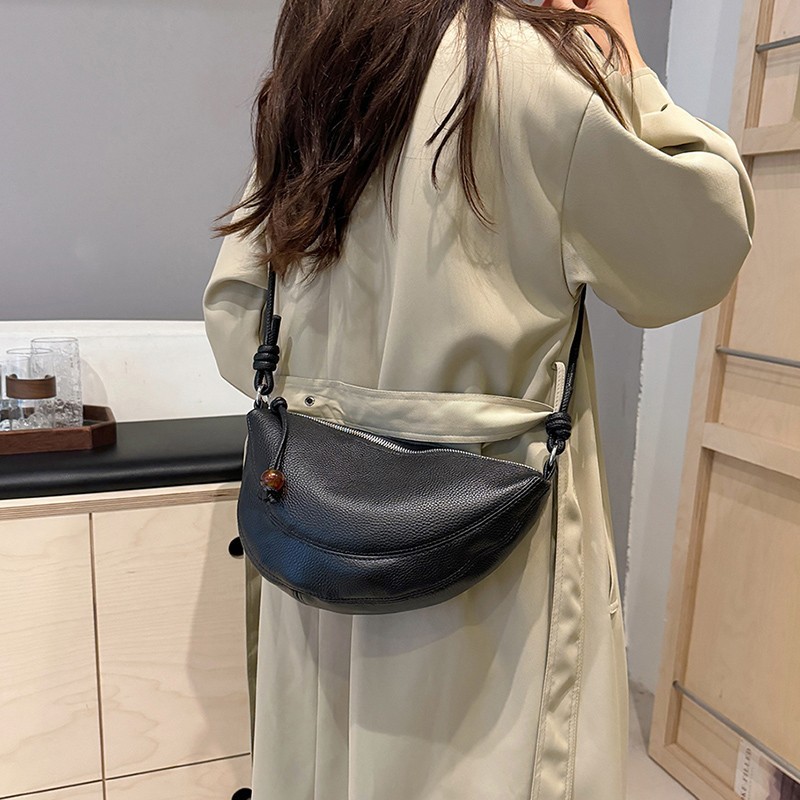 真皮跨境女包高级感小众休闲单肩包牛皮斜挎饺子包时尚腋下马鞍包