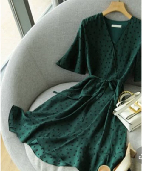 Романтичный как ветер "зеленый фон черный волна точка