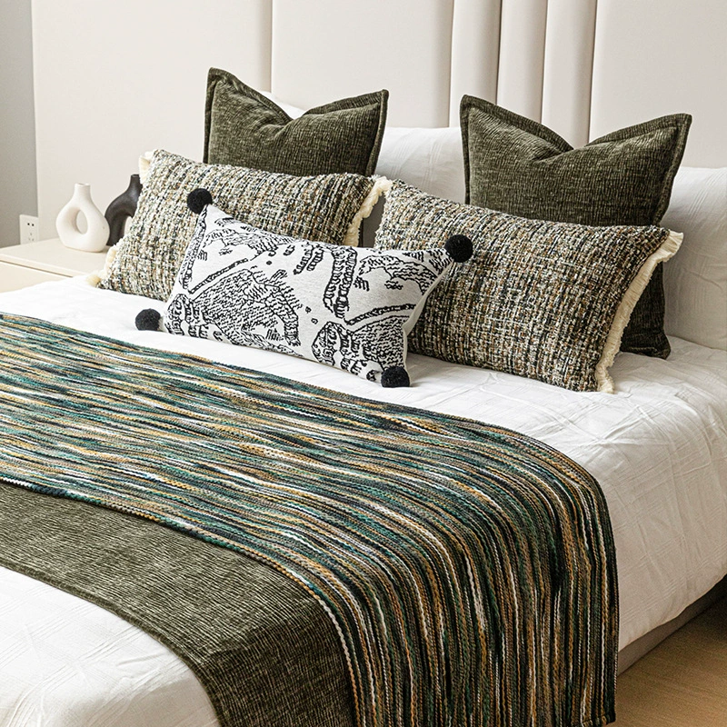 Многосекционный комплект зеленого постельного белья в лесном стиле, подушка для кровати, подушка и одеяло в античном стиле для гостиничной модели комнаты в главной спальне