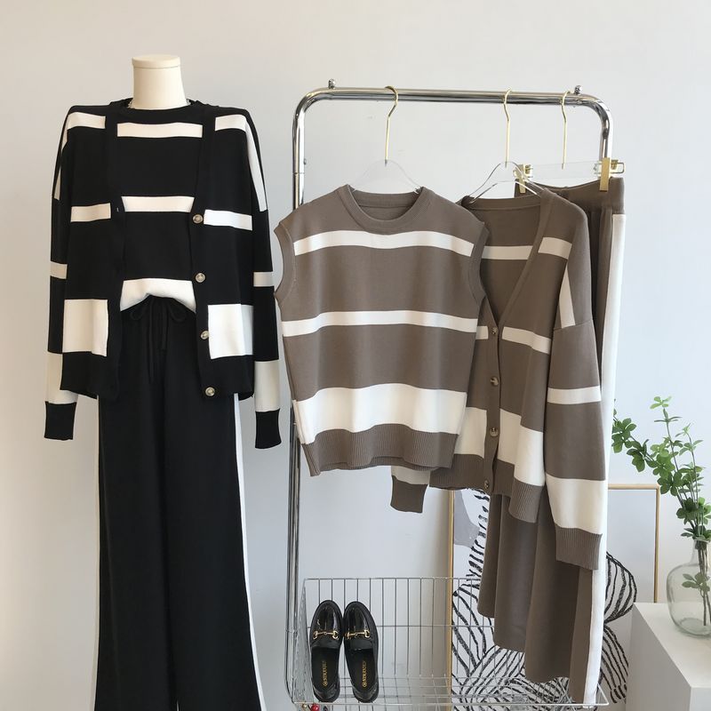 Damenbekleidung Beinhose Sport Strickanzug Damen Frühlings- und Herbstmode lockere Freizeitkleidung im westlichen Stil altersreduzierender dreiteiliger Anzugtrend_voghion.com