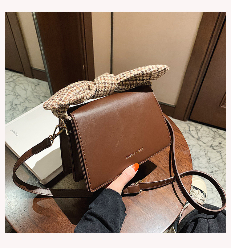 2021 New Ins Niche Messenger Bag Autumn And Winter Portable Small Square Bag display picture 10