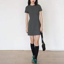 YQGFS设计感深花灰色修身包臀连衣裙2024夏季新款显瘦遮肉a字短裙