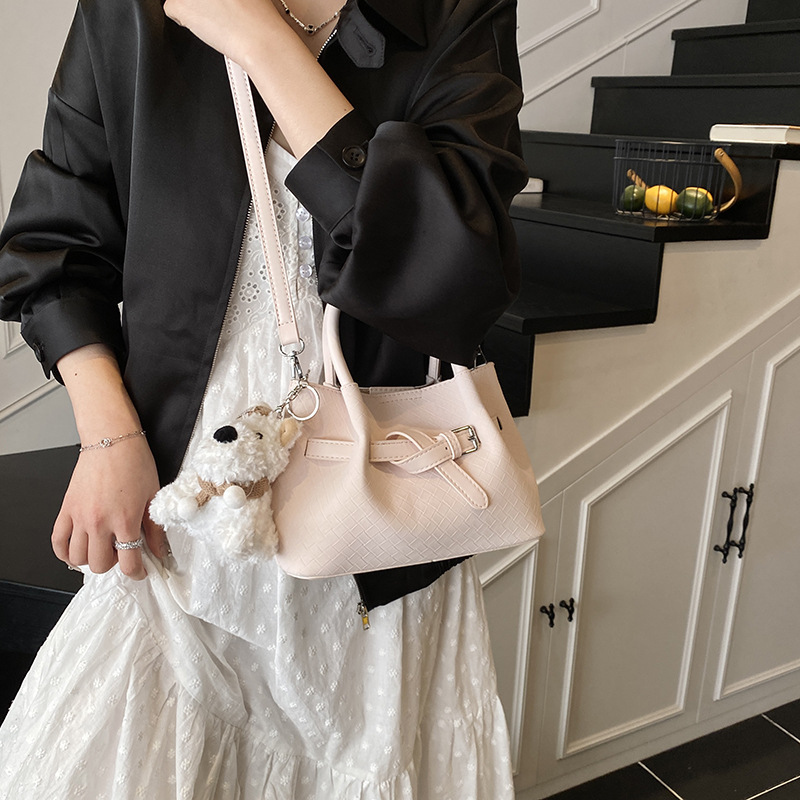 Bolso de cubo portátil de gran capacidad de moda de alta gama para mujer 2025 nuevo estilo de estilo occidental, bolso de mensajero de un solo hombro de lujo ligero