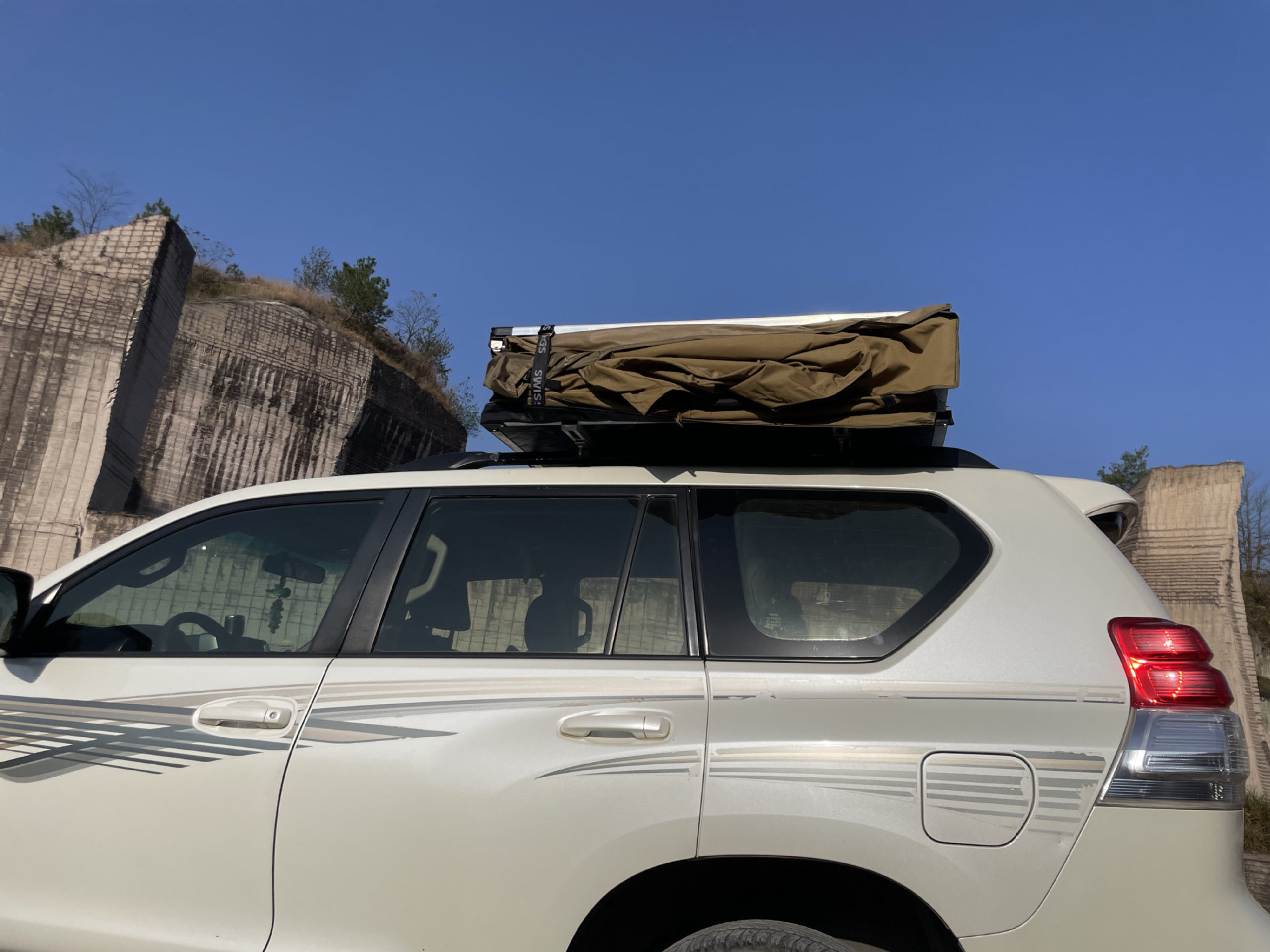 Leftover Foreign Trade Stock with Tags, Sold Out with No Restock, Outdoor Off-Road, Various Sizes, Long Car Roof Tent, Portable Car Tent