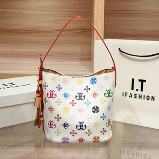 �羳�ٴ��ճ�ͨ�ڲ�ɫӡ��ˮͰ��Ů�¿���ĸ��ӡ��Ҹ�μ�r��