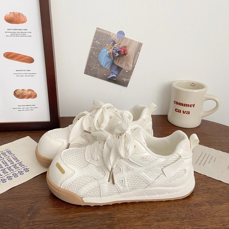 Zapatos blancos de malla gruesa para mujeres de verano transpirables 2026 nuevos zapatos de malla de nicho zapatos de skate casuales